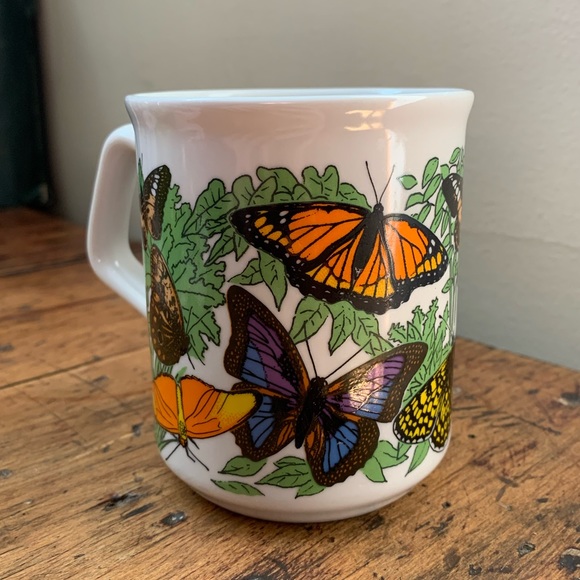 Vintage Canadiana Souvenir Mug - Butterfly World, Kelowna, BC - Picture 2 of 4